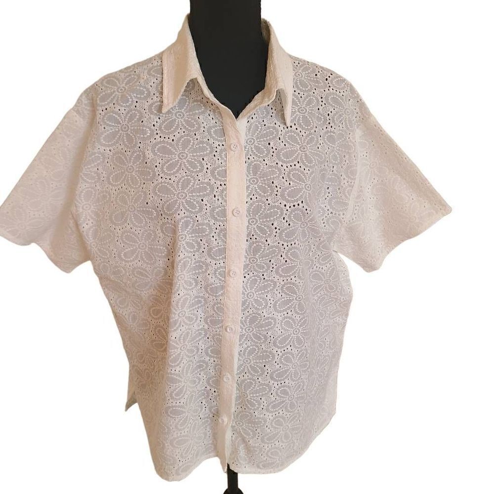 Le Lis Women's Floral Eyelet Short Sleeve Button Up Shirt White Size XS NWOT